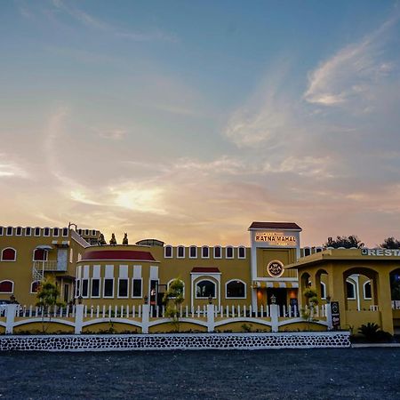Ratna Mahal Dhamnod Exterior photo
